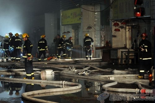 上海最大農(nóng)產(chǎn)品批發(fā)市場(chǎng)突發(fā)火災(zāi)，致6人遇難，安全警鐘再鳴